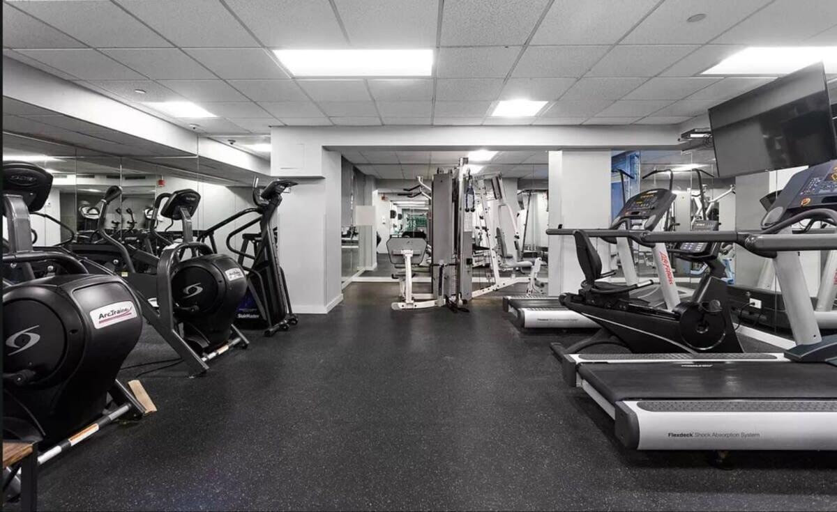 73-812 New Uws Doorman Gym